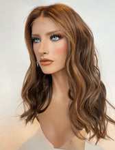 Afbeelding in Gallery-weergave laden, KATIE - Luxurious HD lace front - 14&quot; - 26&quot;
