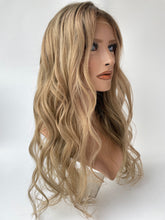 Afbeelding in Gallery-weergave laden, HD Full lace wig/glueless wig - 24&quot; -  21.5/22” cap
