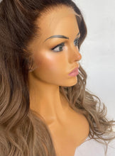 Afbeelding in Gallery-weergave laden, MILLIE - Luxurious HD lace front - 14&quot; - 26&quot;
