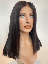 Lade das Bild in den Galerie-Viewer, HD Full lace wig/glueless wig - 16” - SARA - 21/21.5&quot; cap
