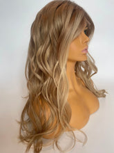Afbeelding in Gallery-weergave laden, CASSI - HD lace front wig - 10&quot;- 26&quot;
