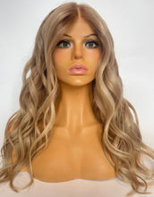 Afbeelding in Gallery-weergave laden, CASSI - HD lace front wig - 10&quot;- 26&quot;

