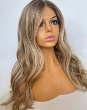 Afbeelding in Gallery-weergave laden, MOLLIE - Luxurious HD lace front - 14&quot; - 26&quot;

