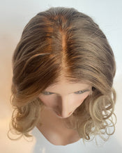 Načíst obrázek do prohlížeče Galerie, HD Full lace wig/glueless wig - 18/20” - Light ash brown ombré blonde with face framing highlights - 22.5/23&quot; cap
