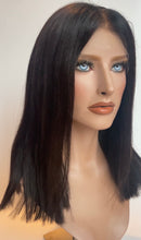 Lade das Bild in den Galerie-Viewer, HD Full lace wig/glueless wig - 16” - SARA - 21/21.5&quot; cap
