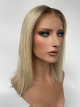 Afbeelding in Gallery-weergave laden, HD Full lace wig/glueless wig - 14/15&quot; -  20.5/21” cap
