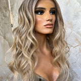 PREVIEW - MOLLIE - Glueless HD lace front wig - 22” - XS