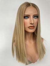 Afbeelding in Gallery-weergave laden, Full lace wig/glueless wig - 19/20&quot; -  21.5/22” cap

