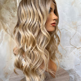 PREVIEW - MOLLIE - Glueless HD lace front wig - 22” - XS