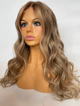 Afbeelding in Gallery-weergave laden, SIERRA - Luxurious HD lace front - 14&quot; - 26&quot;

