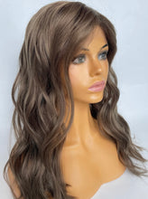 Lade das Bild in den Galerie-Viewer, LUCY - Luxurious 360 HD lace wig- 14&quot; - 26&quot;
