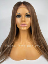 Afbeelding in Gallery-weergave laden, ARI - Medium warm brown with blonde face framing ombre highlights - 12&quot;- 28&quot; - 150% density
